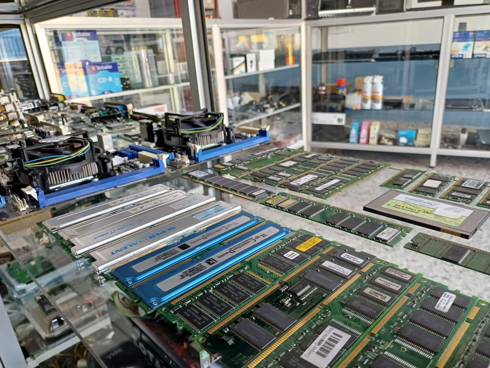 Amplia gama de productos tecnológicos en Seproinf
